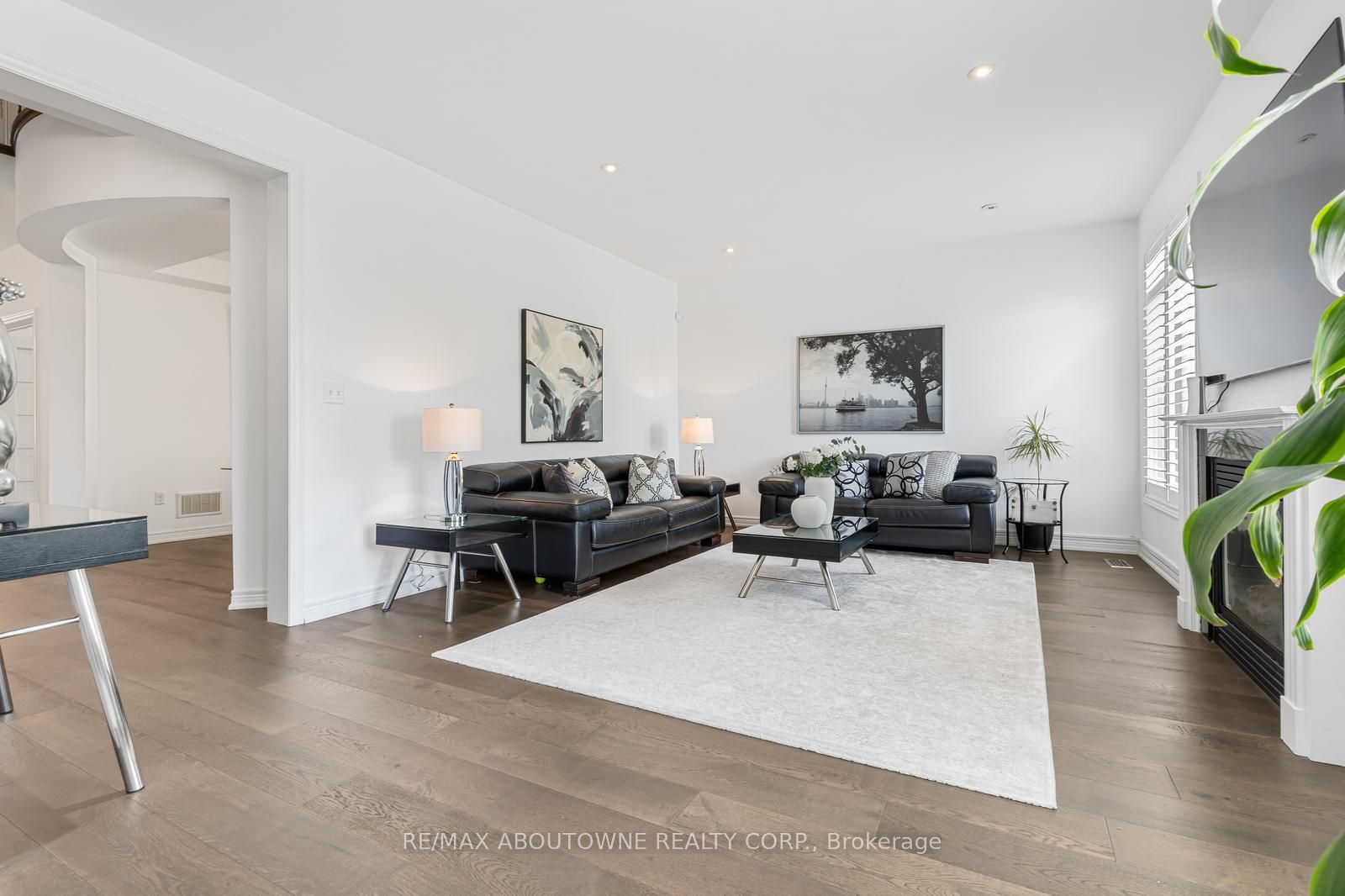 3308 Liptay Avenue, Oakville ‣ W13626770 3308 Liptay Avenue, Oakville ‣ W13626770