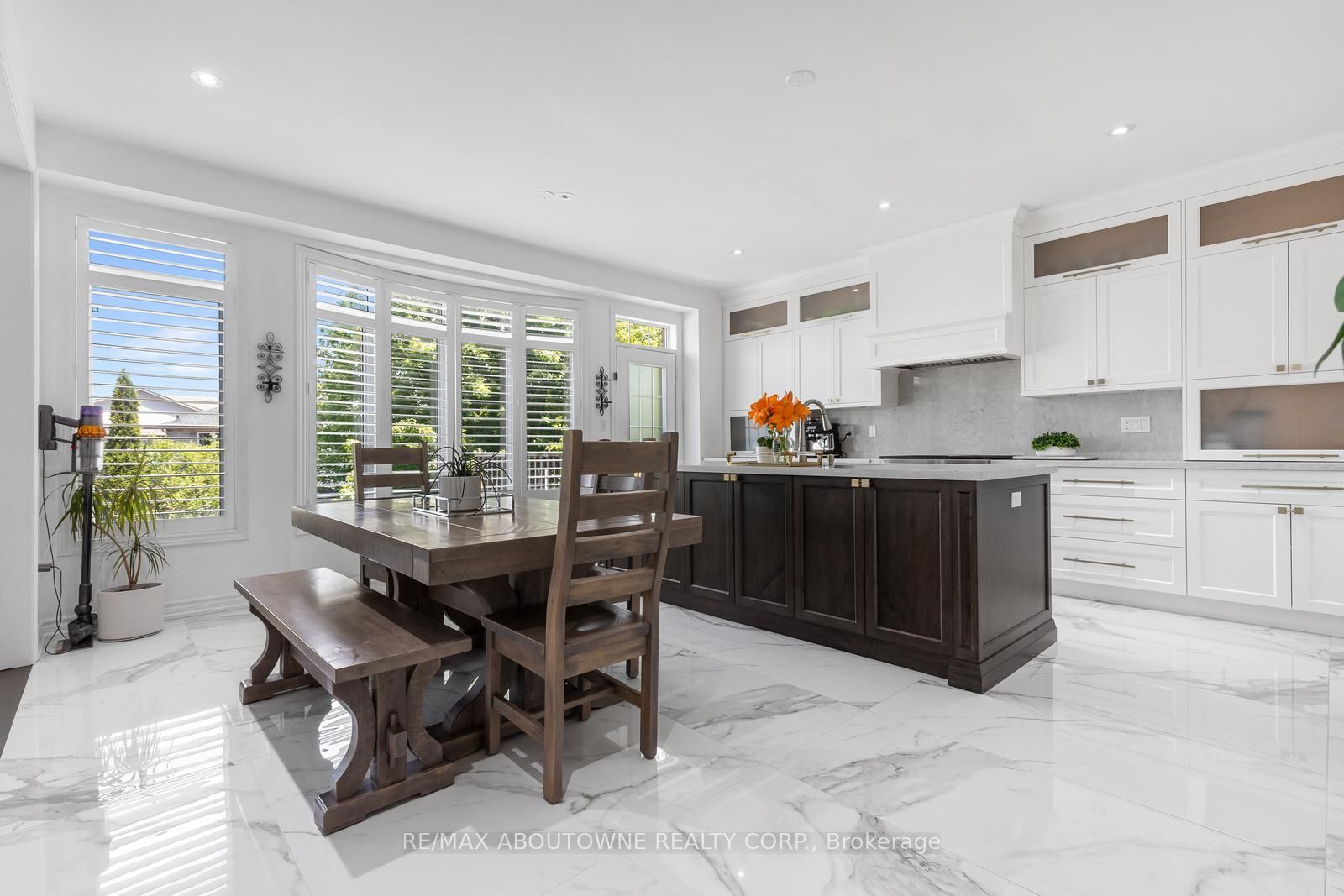 3308 Liptay Avenue, Oakville ‣ W13626770 3308 Liptay Avenue, Oakville ‣ W13626770