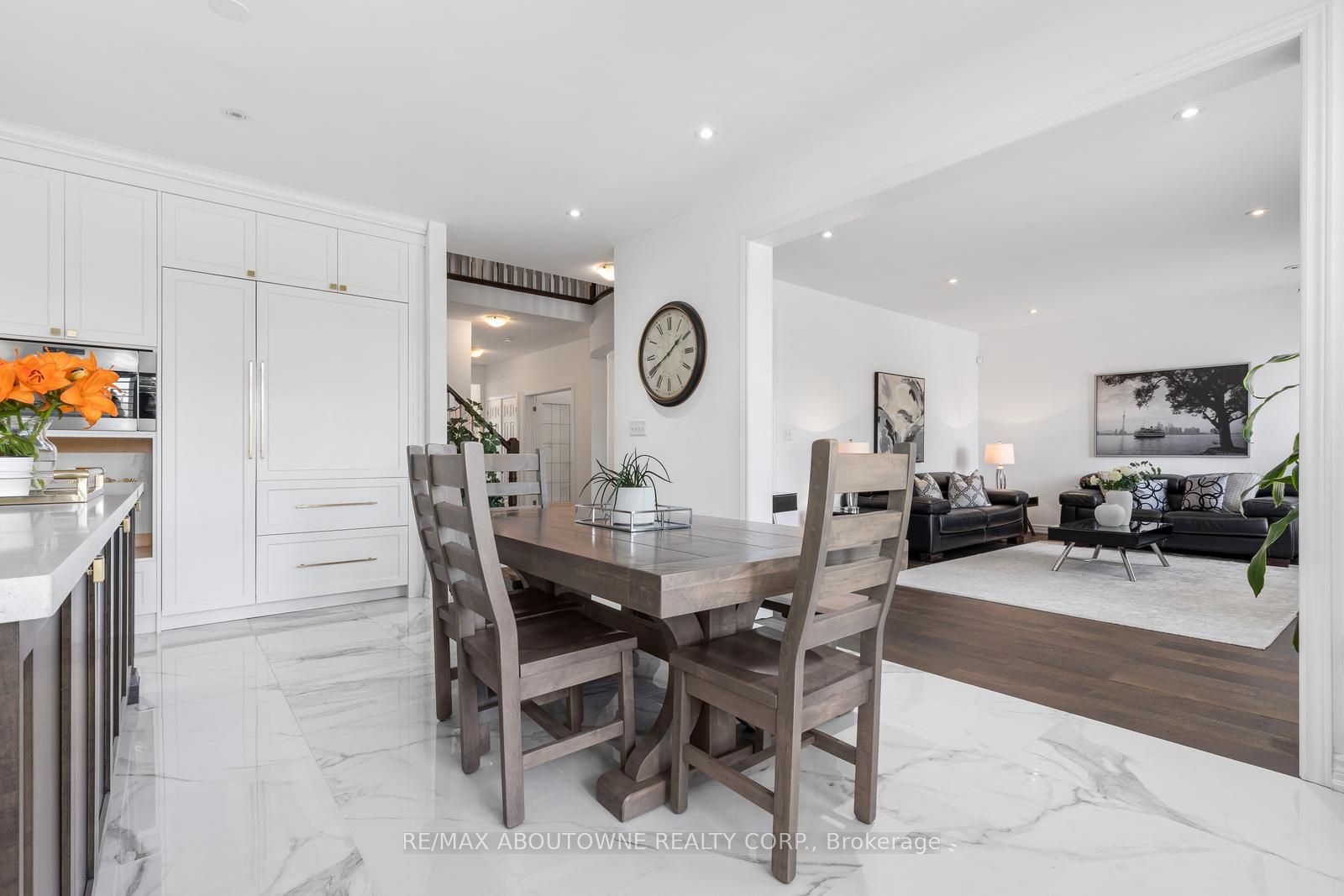 3308 Liptay Avenue, Oakville ‣ W13626770 3308 Liptay Avenue, Oakville ‣ W13626770