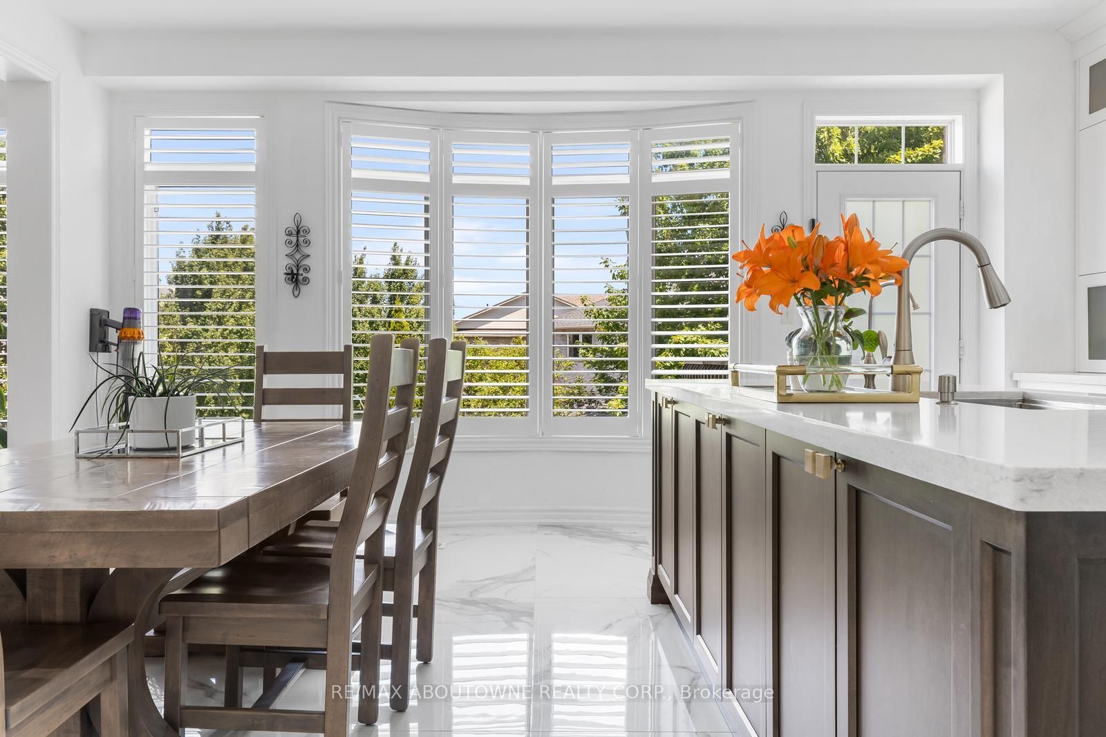 3308 Liptay Avenue, Oakville ‣ W13626770 3308 Liptay Avenue, Oakville ‣ W13626770
