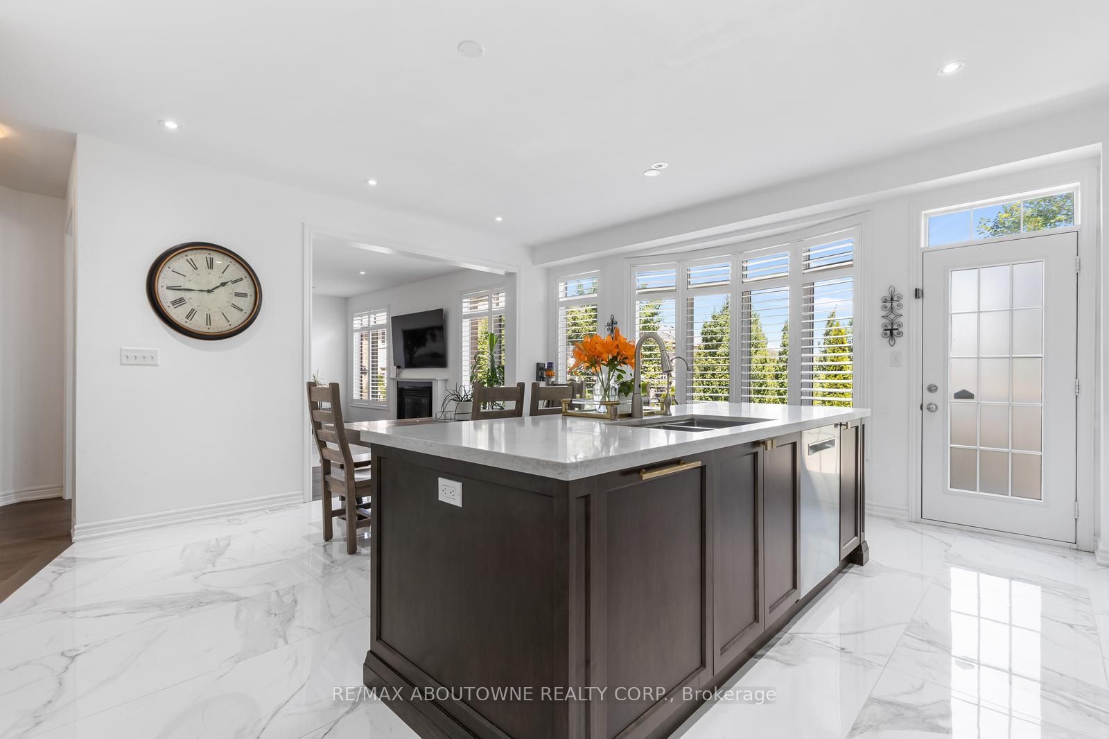 3308 Liptay Avenue, Oakville ‣ W13626770 3308 Liptay Avenue, Oakville ‣ W13626770