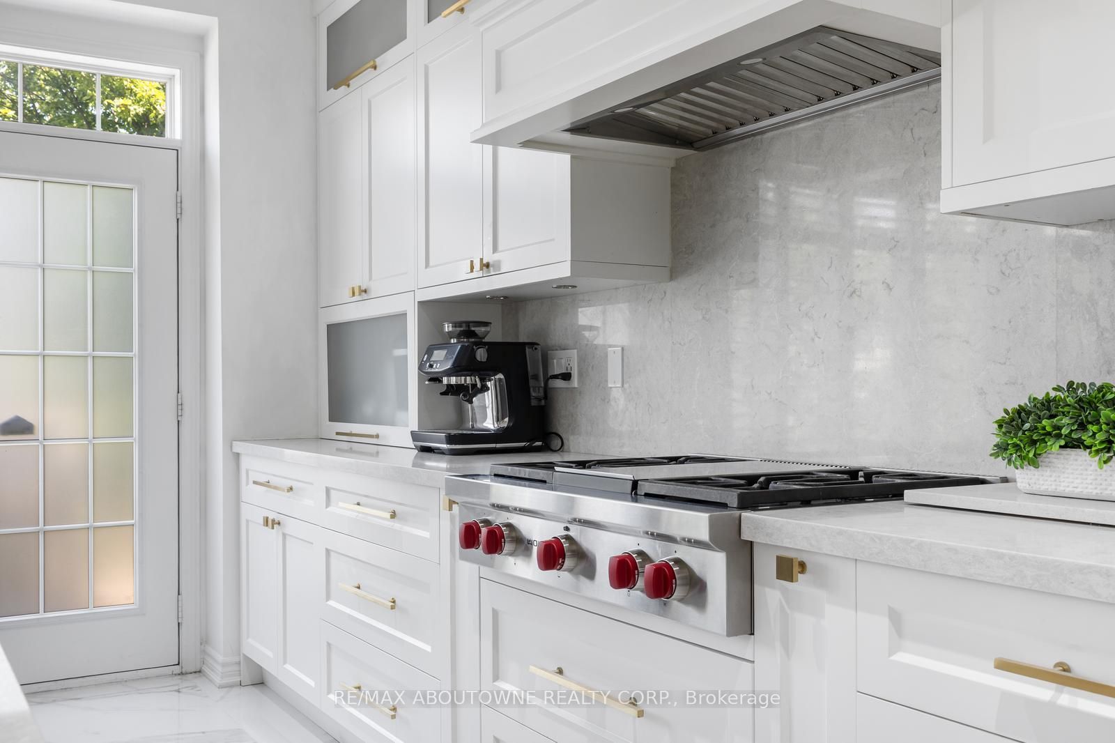 3308 Liptay Avenue, Oakville ‣ W13626770 3308 Liptay Avenue, Oakville ‣ W13626770