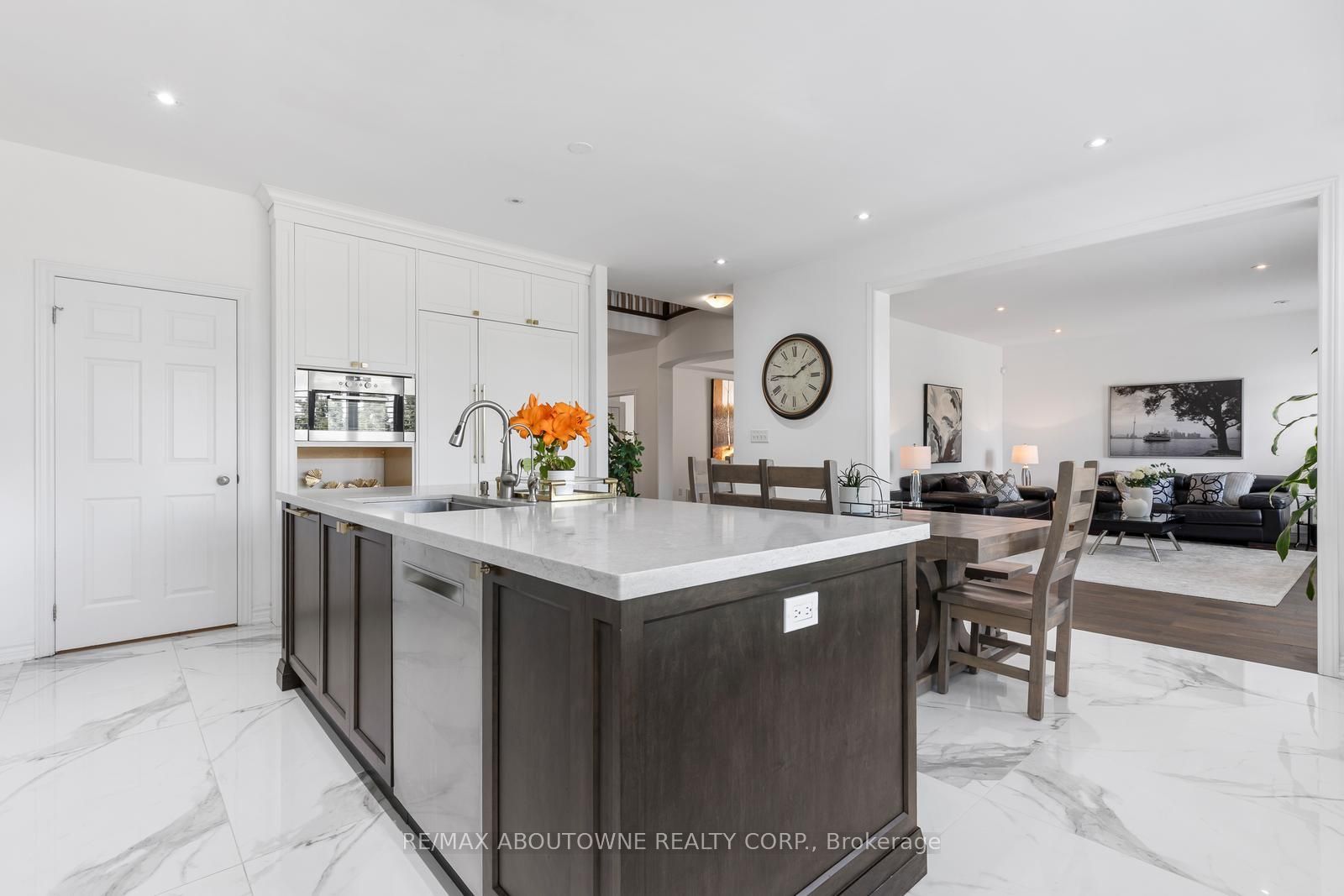 3308 Liptay Avenue, Oakville ‣ W13626770 3308 Liptay Avenue, Oakville ‣ W13626770