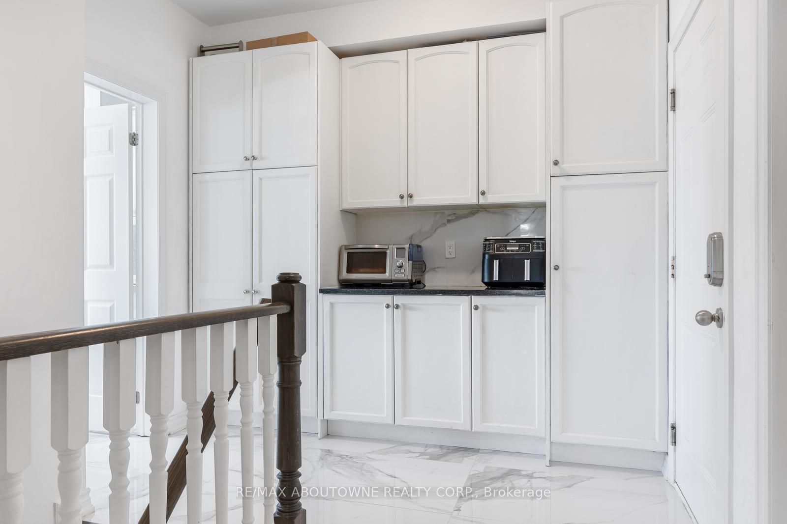 3308 Liptay Avenue, Oakville ‣ W13626770 3308 Liptay Avenue, Oakville ‣ W13626770