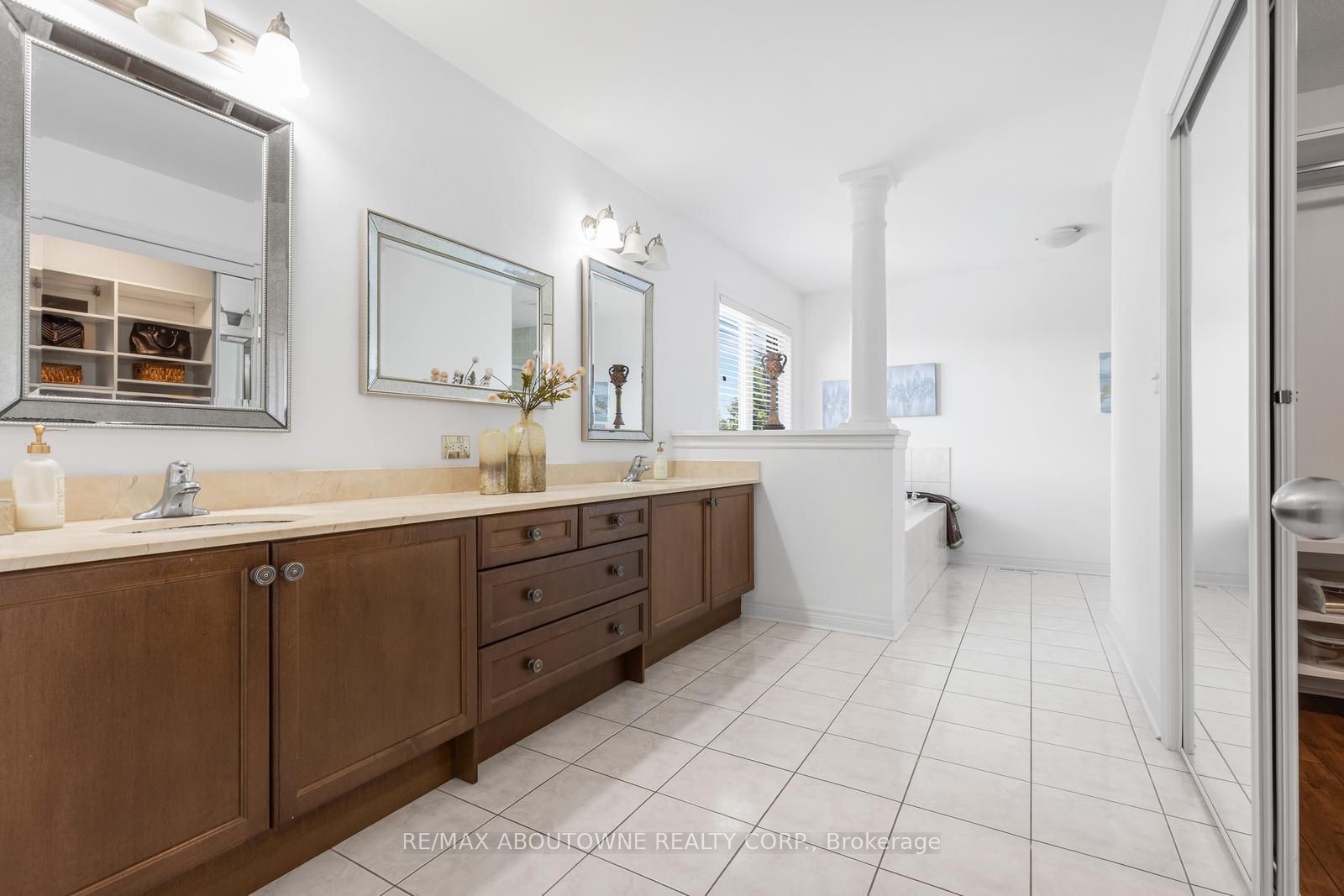 3308 Liptay Avenue, Oakville ‣ W13626770 3308 Liptay Avenue, Oakville ‣ W13626770