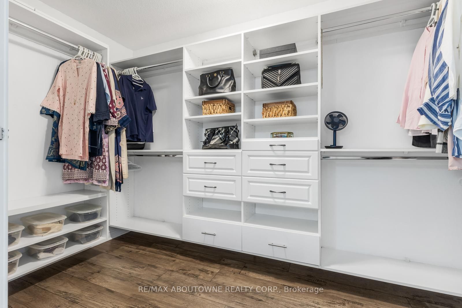 3308 Liptay Avenue, Oakville ‣ W13626770 3308 Liptay Avenue, Oakville ‣ W13626770