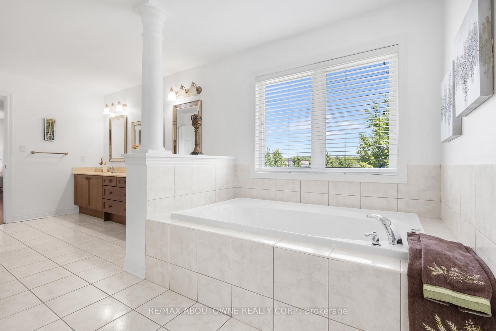 3308 Liptay Avenue, Oakville ‣ W13626770 3308 Liptay Avenue, Oakville ‣ W13626770