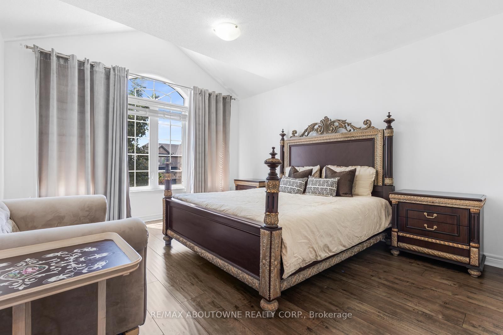 3308 Liptay Avenue, Oakville ‣ W13626770 3308 Liptay Avenue, Oakville ‣ W13626770