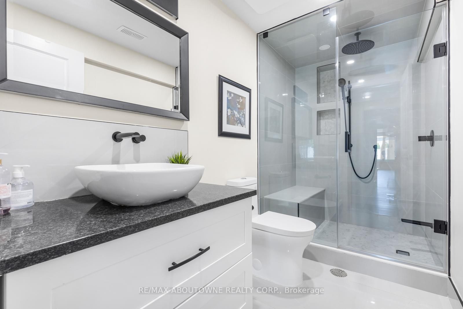 3308 Liptay Avenue, Oakville ‣ W13626770 3308 Liptay Avenue, Oakville ‣ W13626770