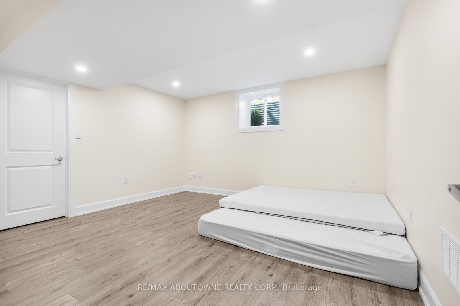 3308 Liptay Avenue, Oakville ‣ W13626770 3308 Liptay Avenue, Oakville ‣ W13626770