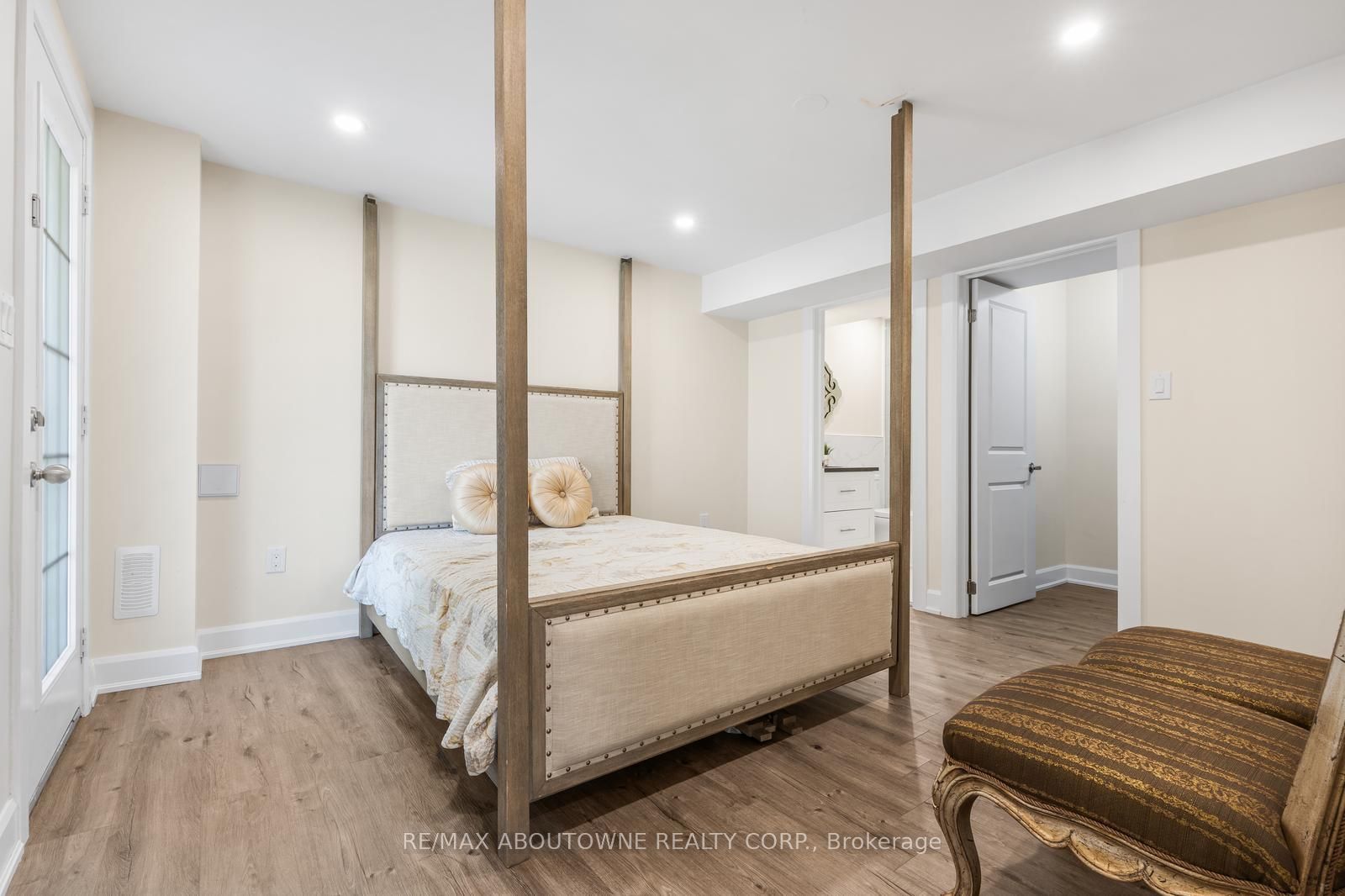 3308 Liptay Avenue, Oakville ‣ W13626770 3308 Liptay Avenue, Oakville ‣ W13626770