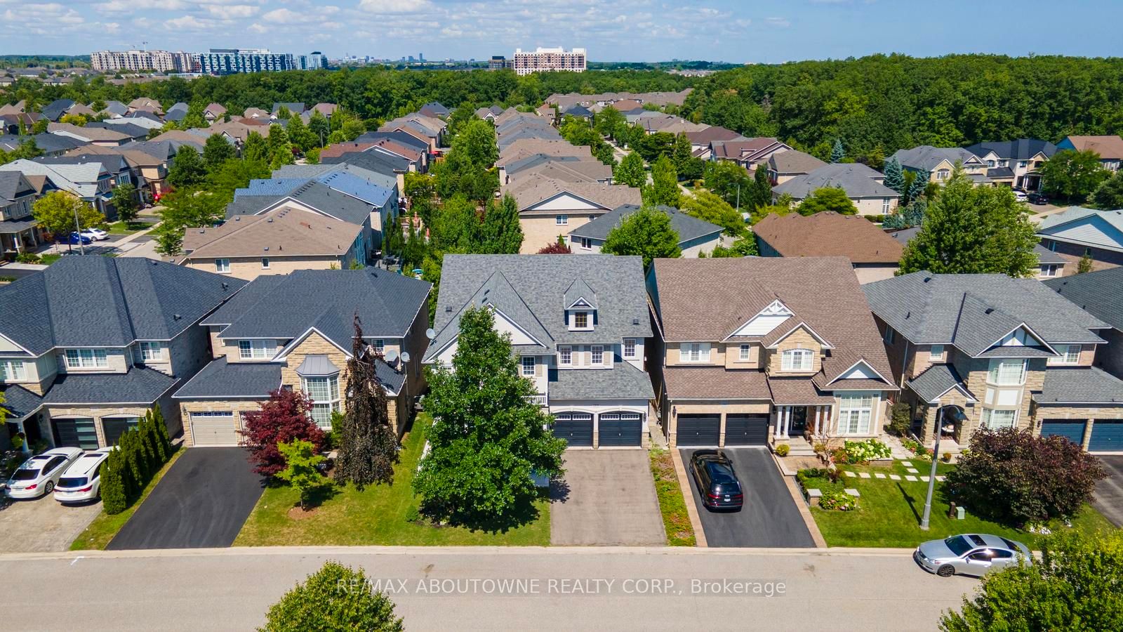 3308 Liptay Avenue, Oakville ‣ W13626770 3308 Liptay Avenue, Oakville ‣ W13626770