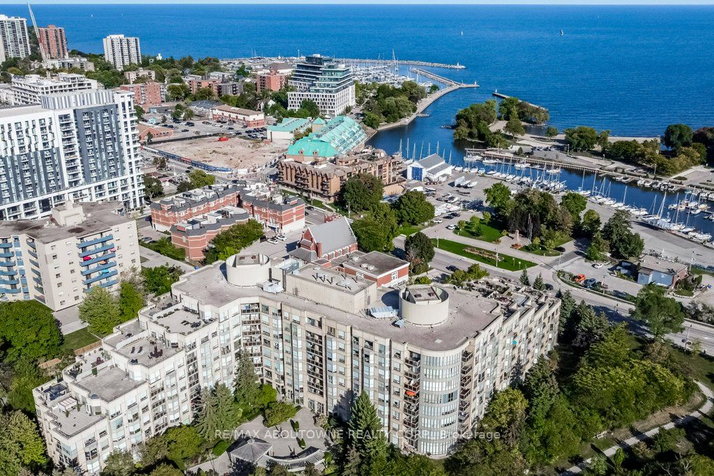 19 – 2511 Lakeshore Road, Oakville