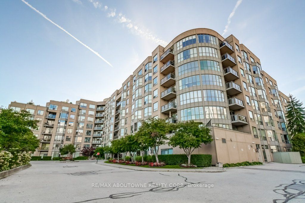19 – 2511 Lakeshore Road, Oakville ‣ W13628006 19 – 2511 Lakeshore Road, Oakville ‣ W13628006