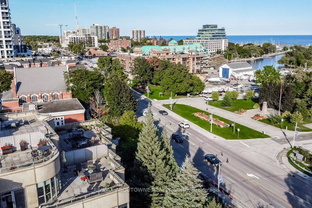 19 – 2511 Lakeshore Road, Oakville ‣ W13628006 19 – 2511 Lakeshore Road, Oakville ‣ W13628006
