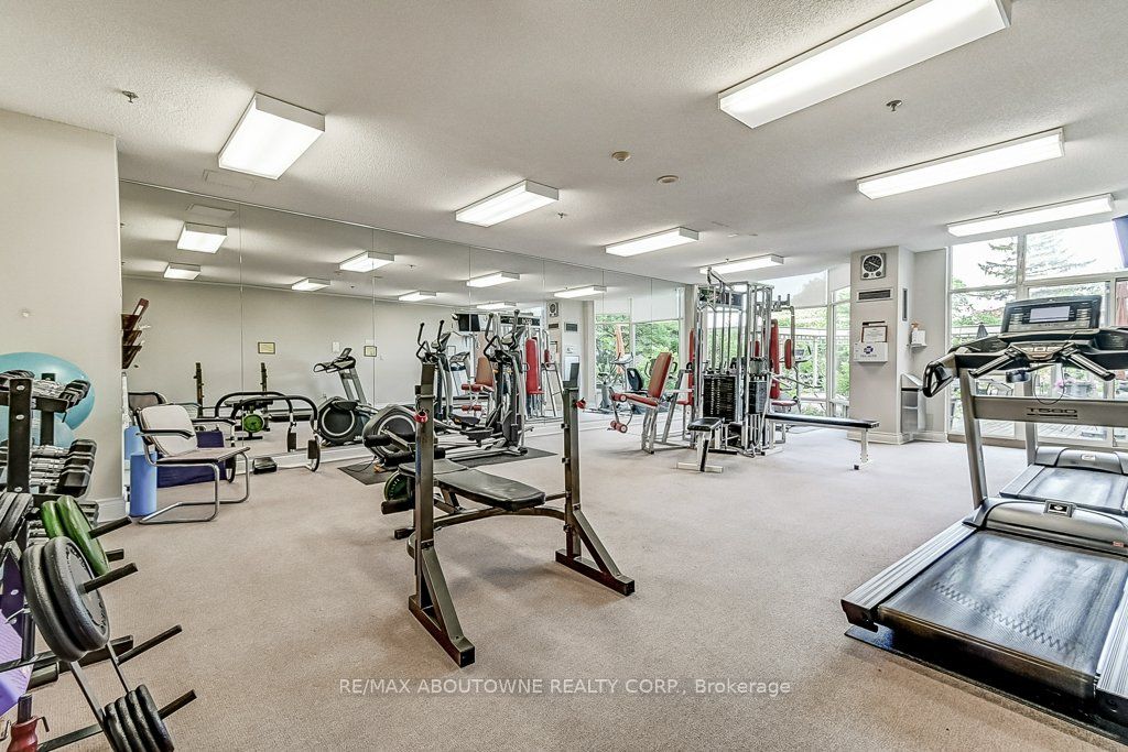 19 – 2511 Lakeshore Road, Oakville ‣ W13628006 19 – 2511 Lakeshore Road, Oakville ‣ W13628006