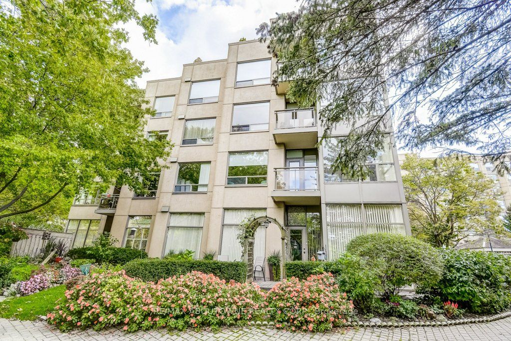 19 – 2511 Lakeshore Road, Oakville ‣ W13628006 19 – 2511 Lakeshore Road, Oakville ‣ W13628006