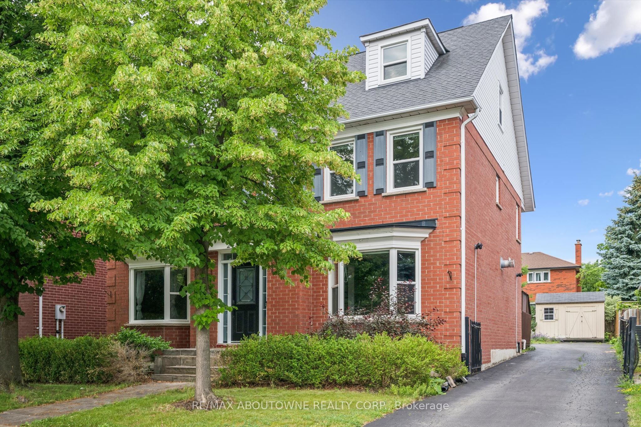 2456 Sixth Line, Oakville