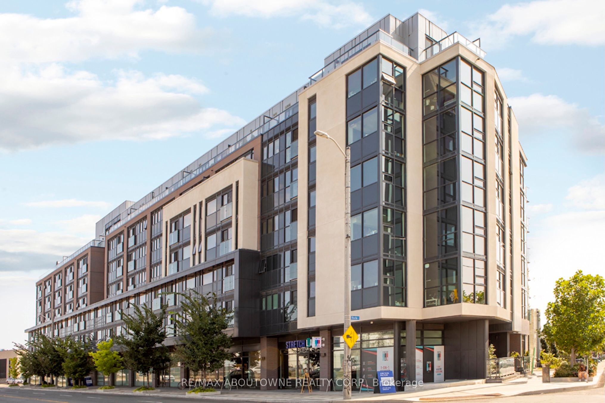 521 – 3385 Dundas Street, Toronto W02