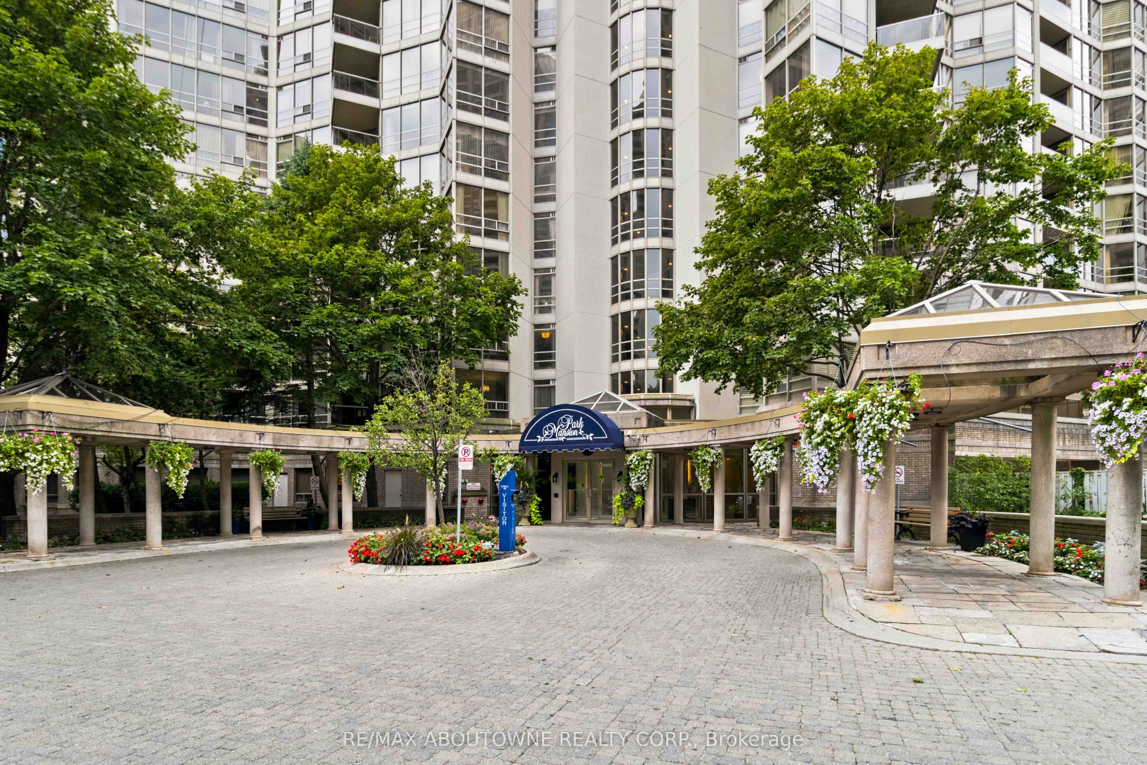 162 – 45 Kingsbridge Garden Circle, Mississauga