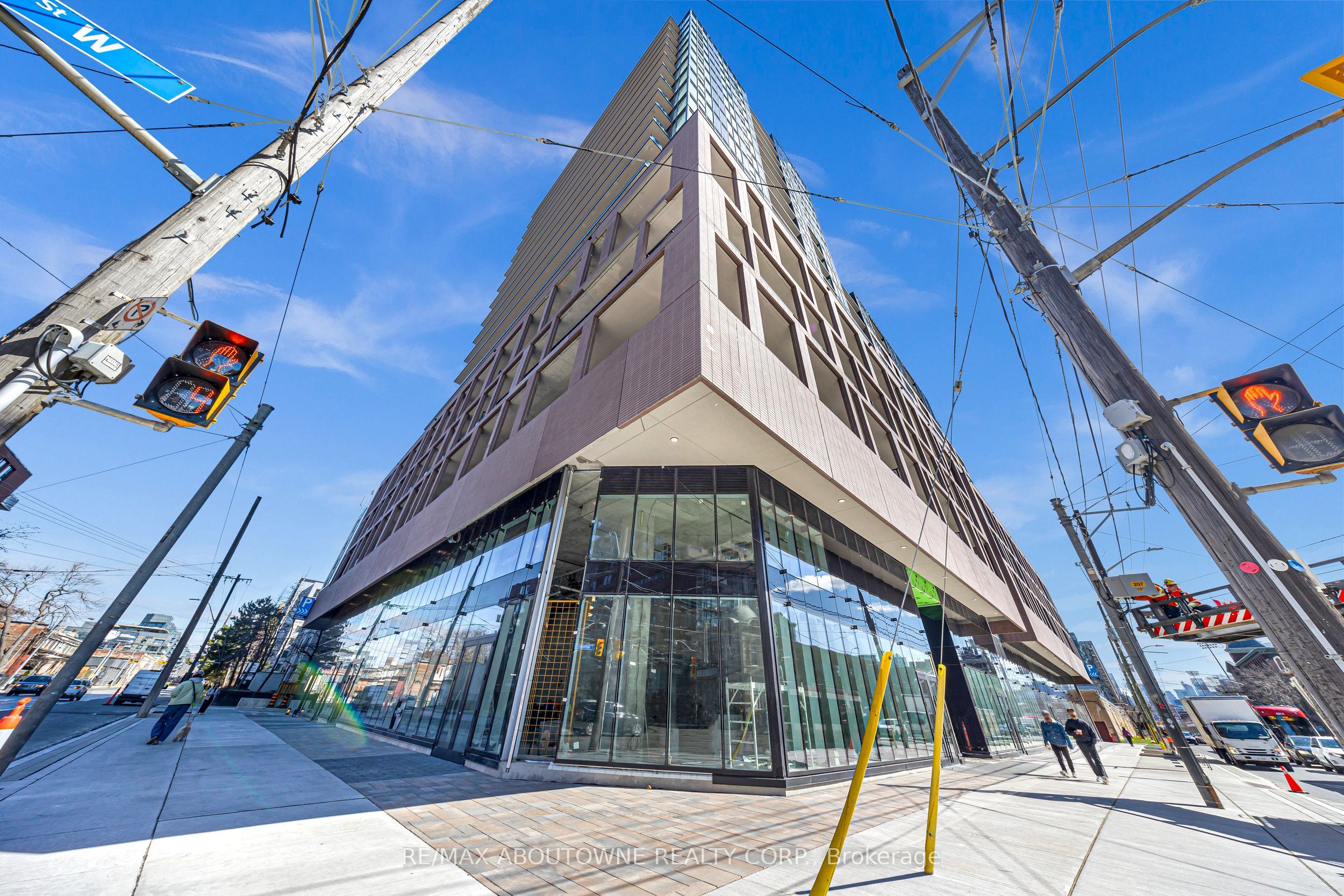 25 – 285 Dufferin Street, Toronto W01