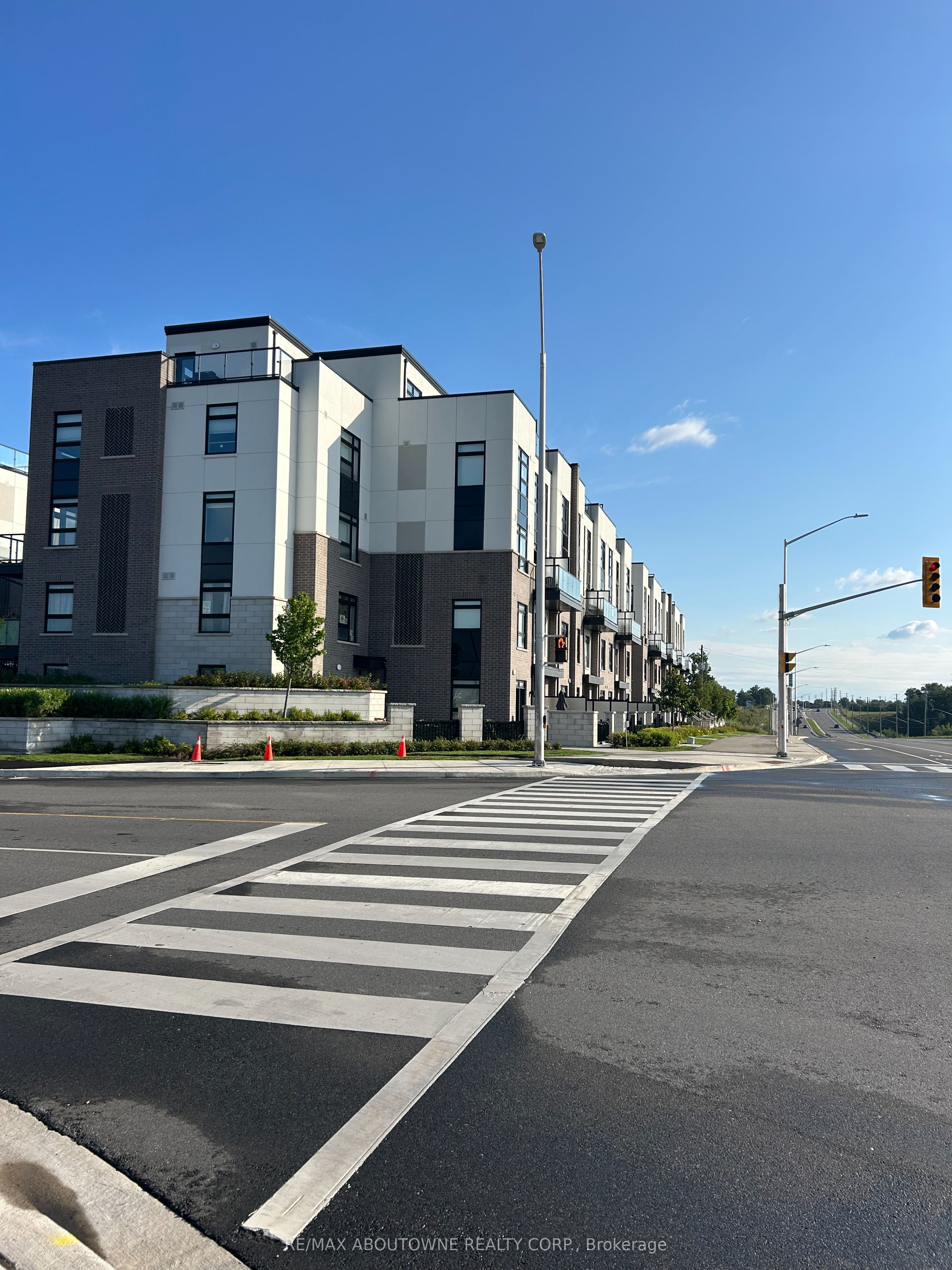 33 – 1581 Rose Way, Milton