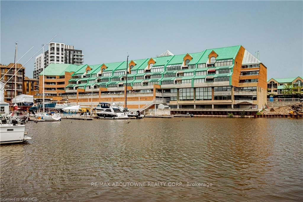 19 – 100 Bronte Road, Oakville