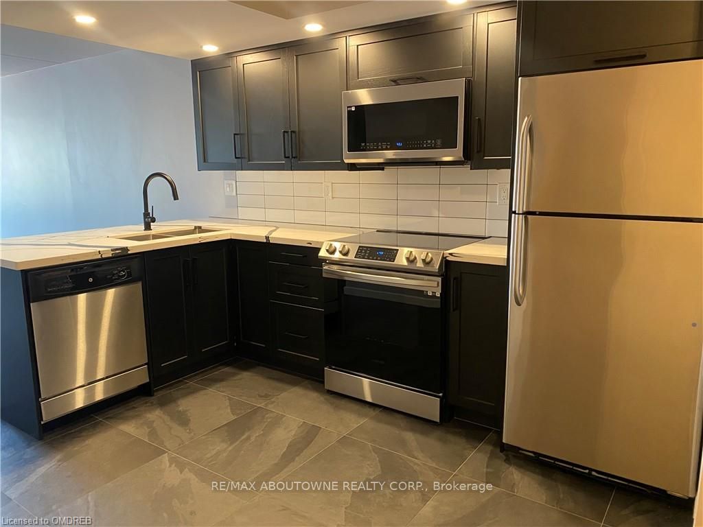 19 – 100 Bronte Road, Oakville ‣ W13701828 19 – 100 Bronte Road, Oakville ‣ W13701828