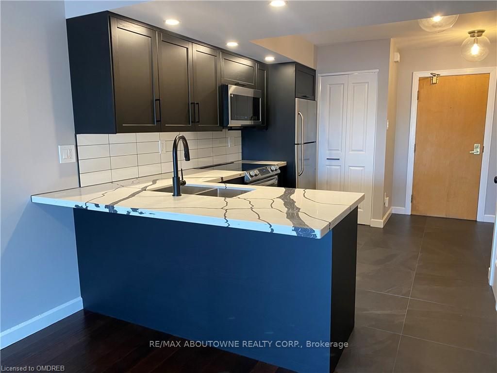 19 – 100 Bronte Road, Oakville ‣ W13701828 19 – 100 Bronte Road, Oakville ‣ W13701828