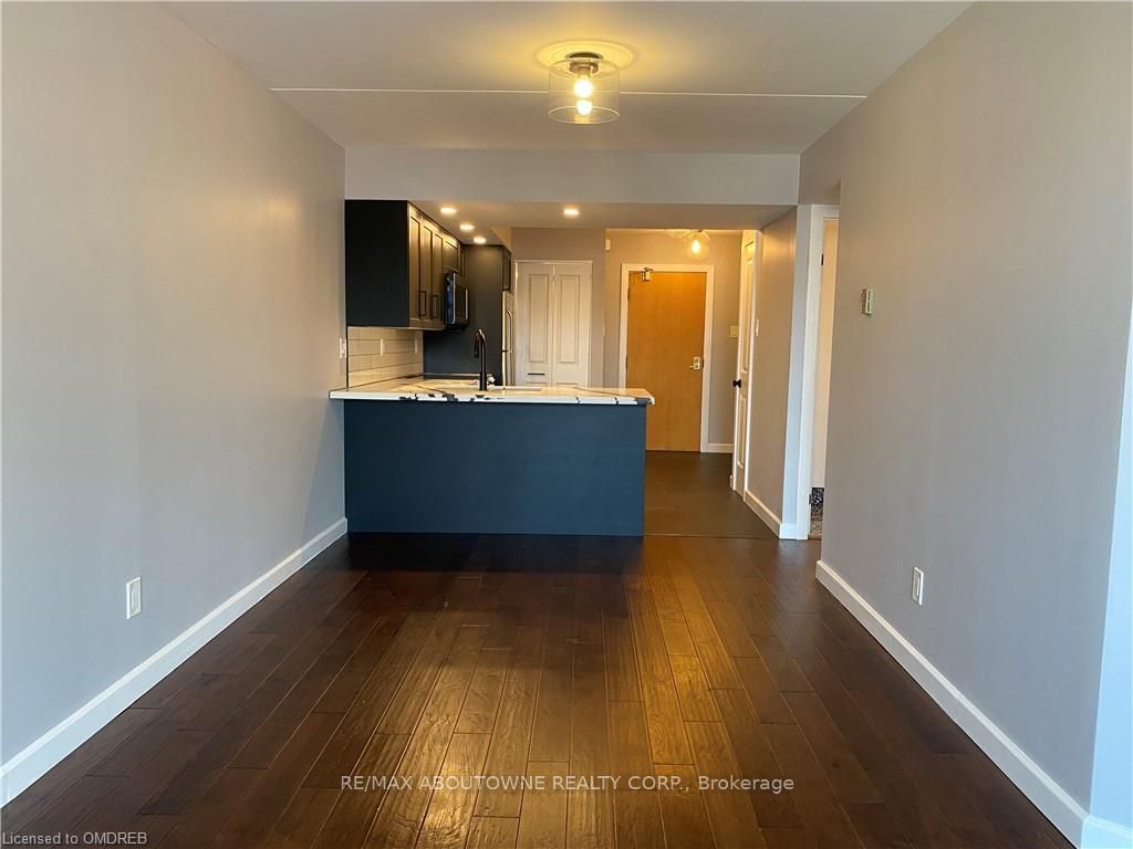 19 – 100 Bronte Road, Oakville ‣ W13701828 19 – 100 Bronte Road, Oakville ‣ W13701828