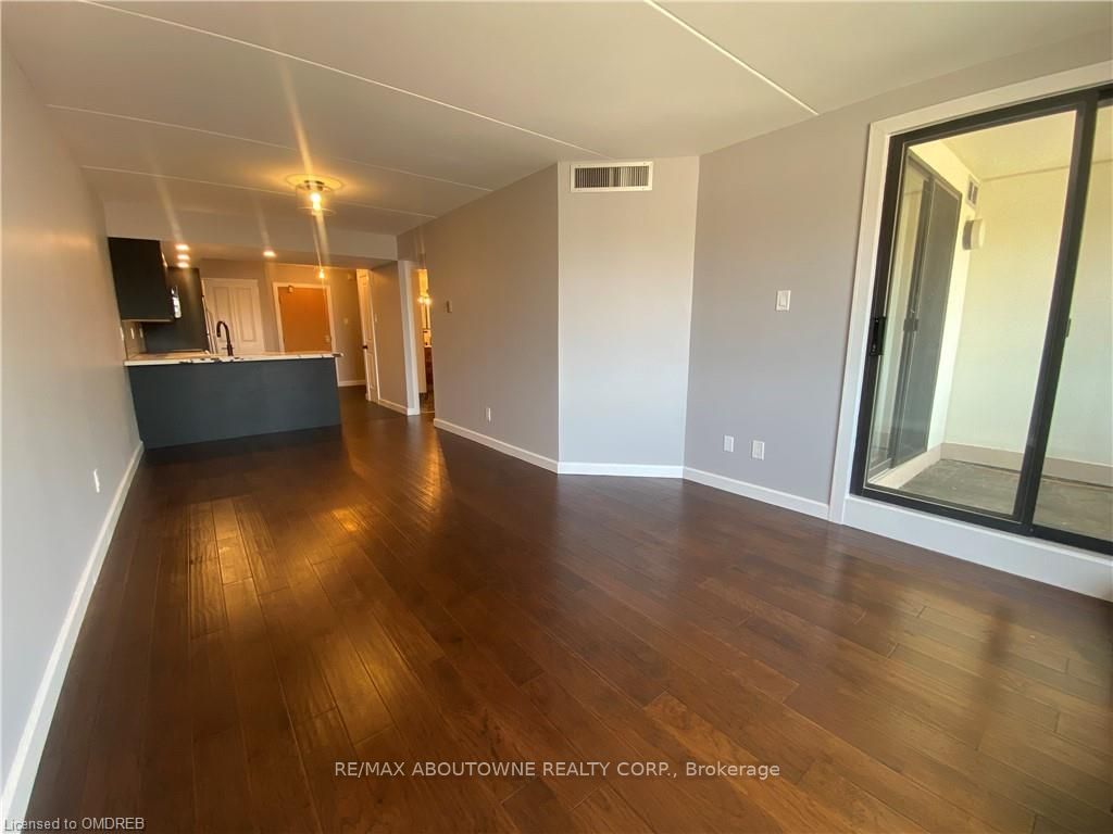 19 – 100 Bronte Road, Oakville ‣ W13701828 19 – 100 Bronte Road, Oakville ‣ W13701828