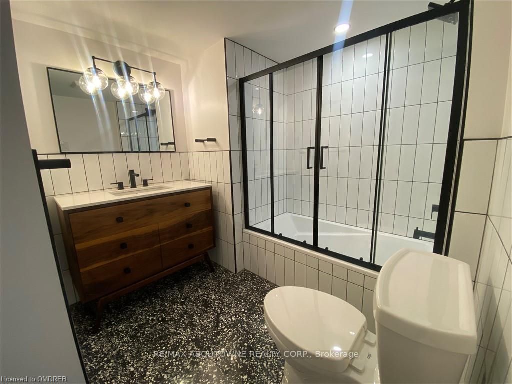 19 – 100 Bronte Road, Oakville ‣ W13701828 19 – 100 Bronte Road, Oakville ‣ W13701828