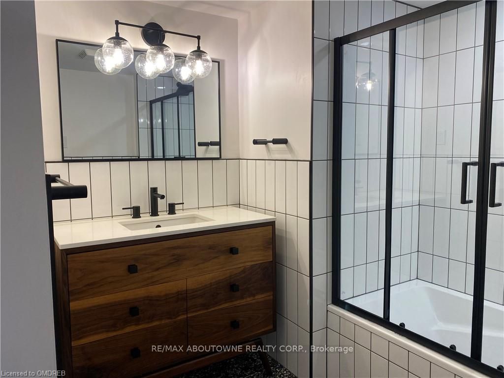 19 – 100 Bronte Road, Oakville ‣ W13701828 19 – 100 Bronte Road, Oakville ‣ W13701828