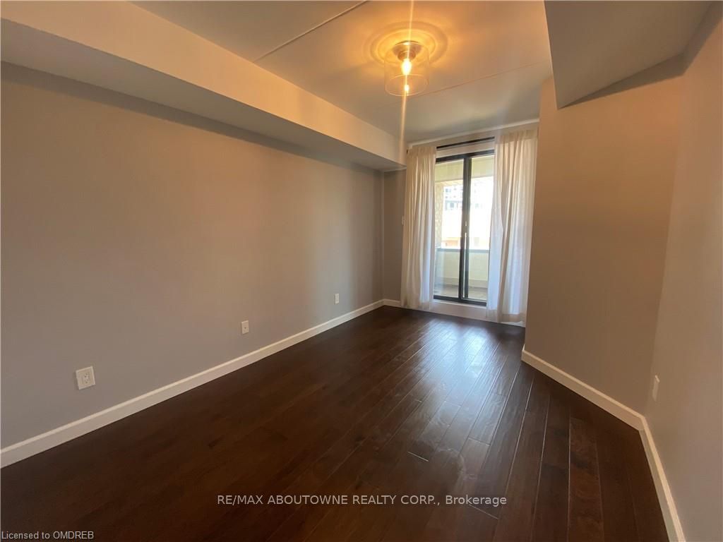 19 – 100 Bronte Road, Oakville ‣ W13701828 19 – 100 Bronte Road, Oakville ‣ W13701828