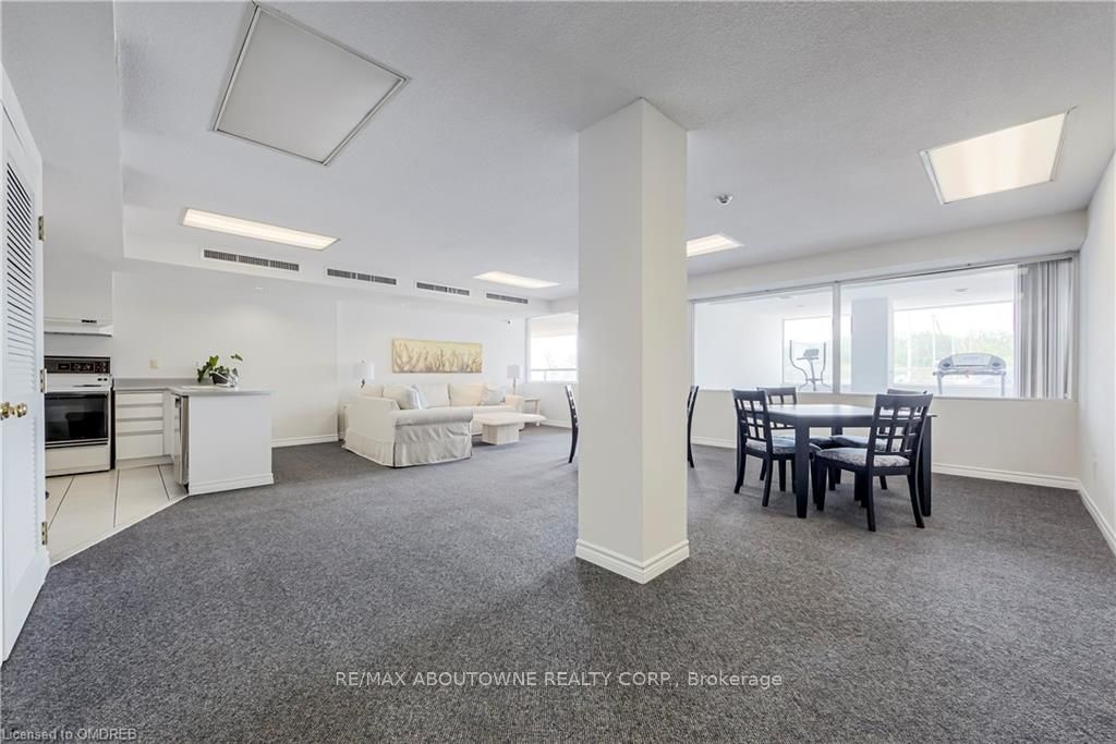 19 – 100 Bronte Road, Oakville ‣ W13701828 19 – 100 Bronte Road, Oakville ‣ W13701828