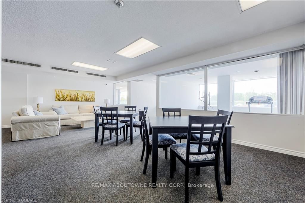 19 – 100 Bronte Road, Oakville ‣ W13701828 19 – 100 Bronte Road, Oakville ‣ W13701828