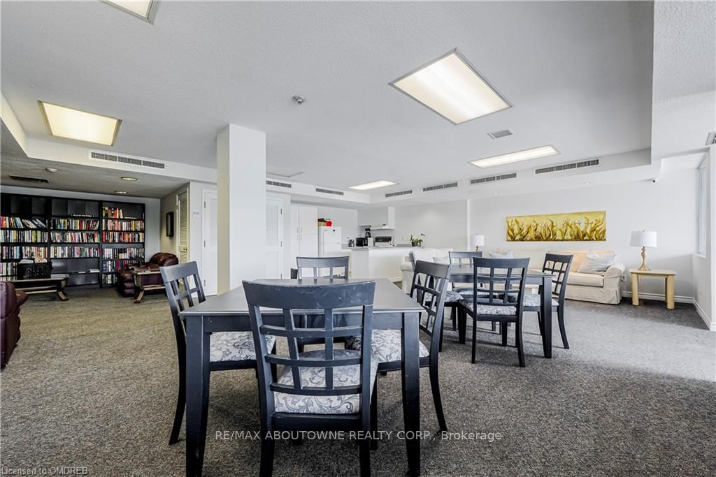 19 – 100 Bronte Road, Oakville ‣ W13701828 19 – 100 Bronte Road, Oakville ‣ W13701828