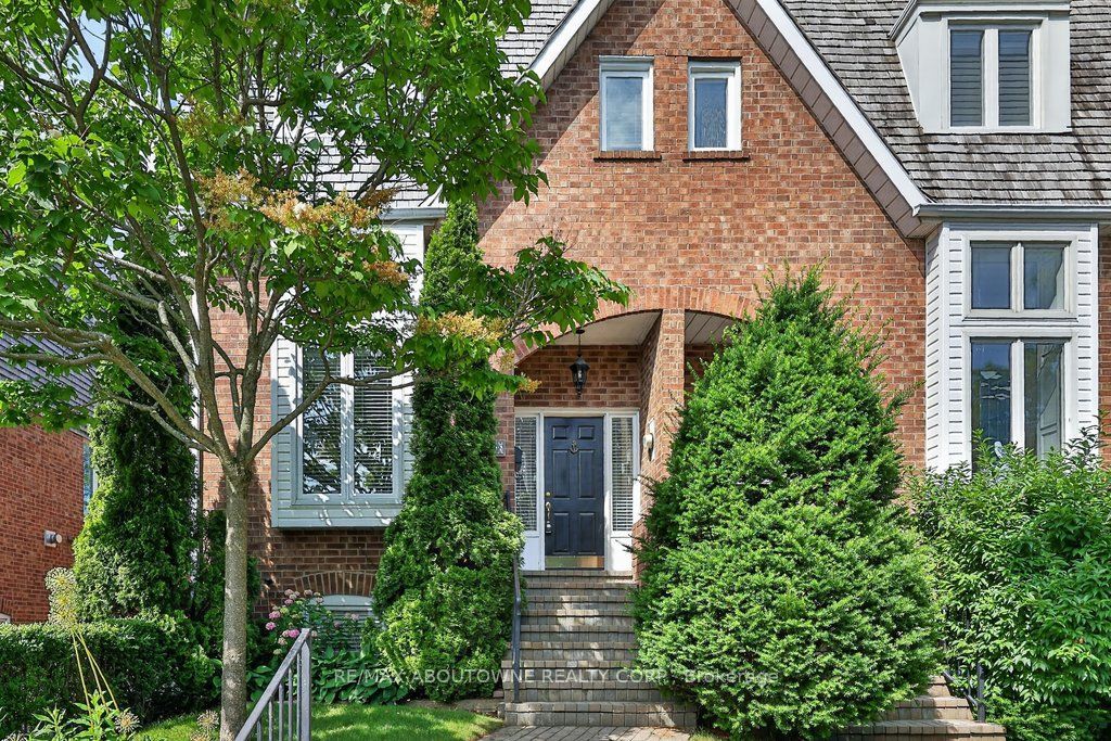 86 Forsythe Street, Oakville