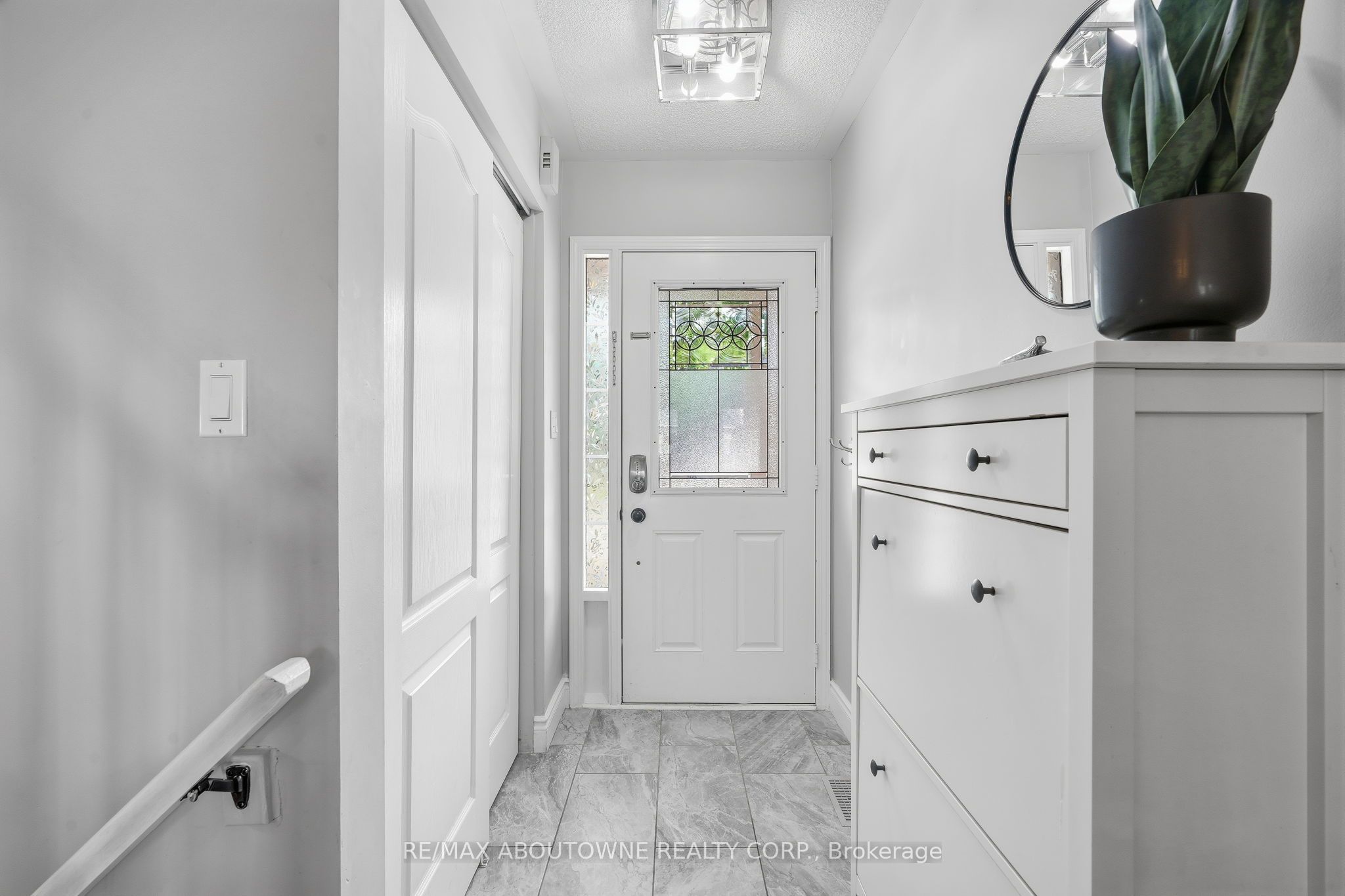 2469 Springforest Drive, Oakville ‣ W13716872 2469 Springforest Drive, Oakville ‣ W13716872