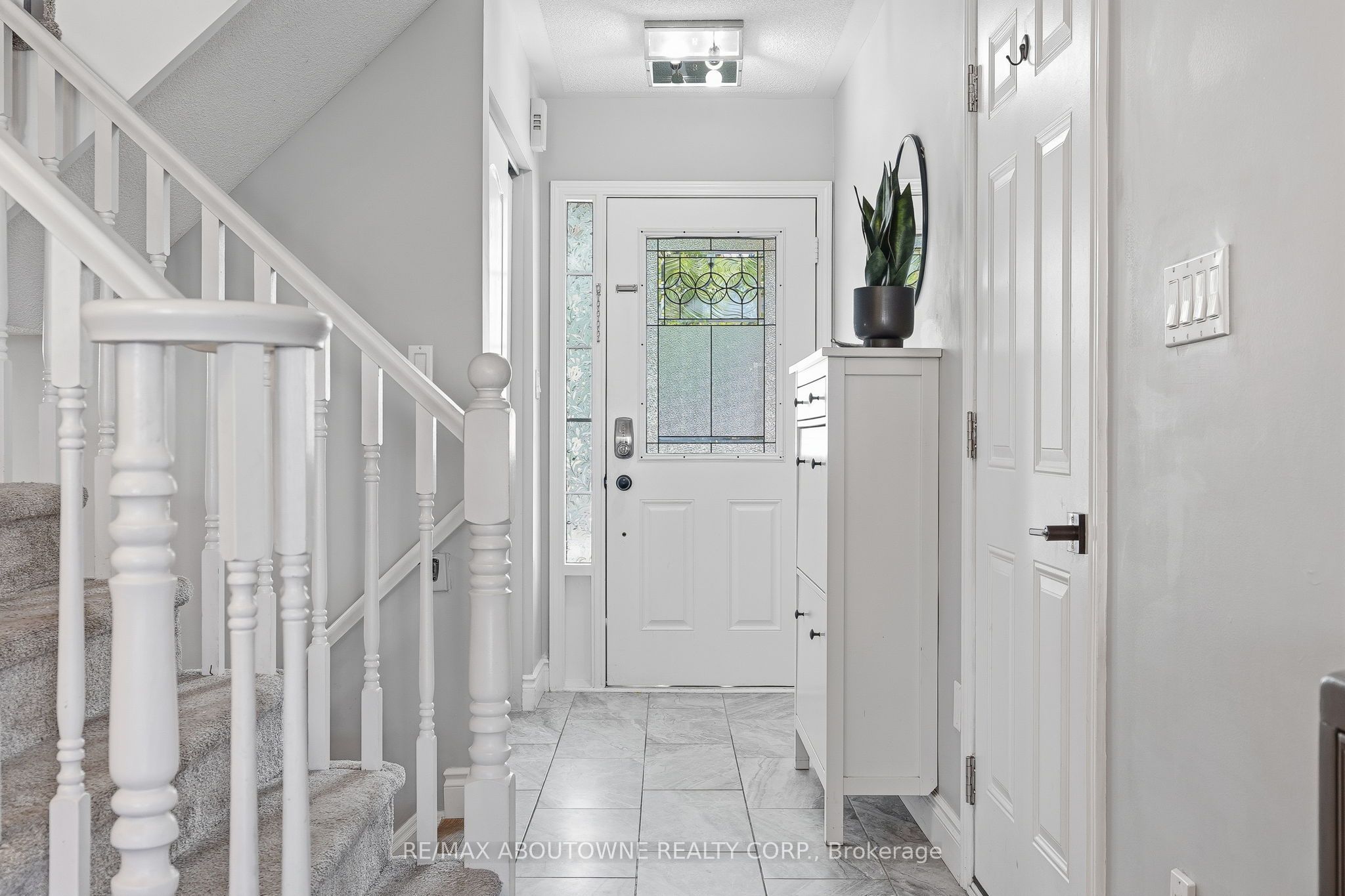 2469 Springforest Drive, Oakville ‣ W13716872 2469 Springforest Drive, Oakville ‣ W13716872