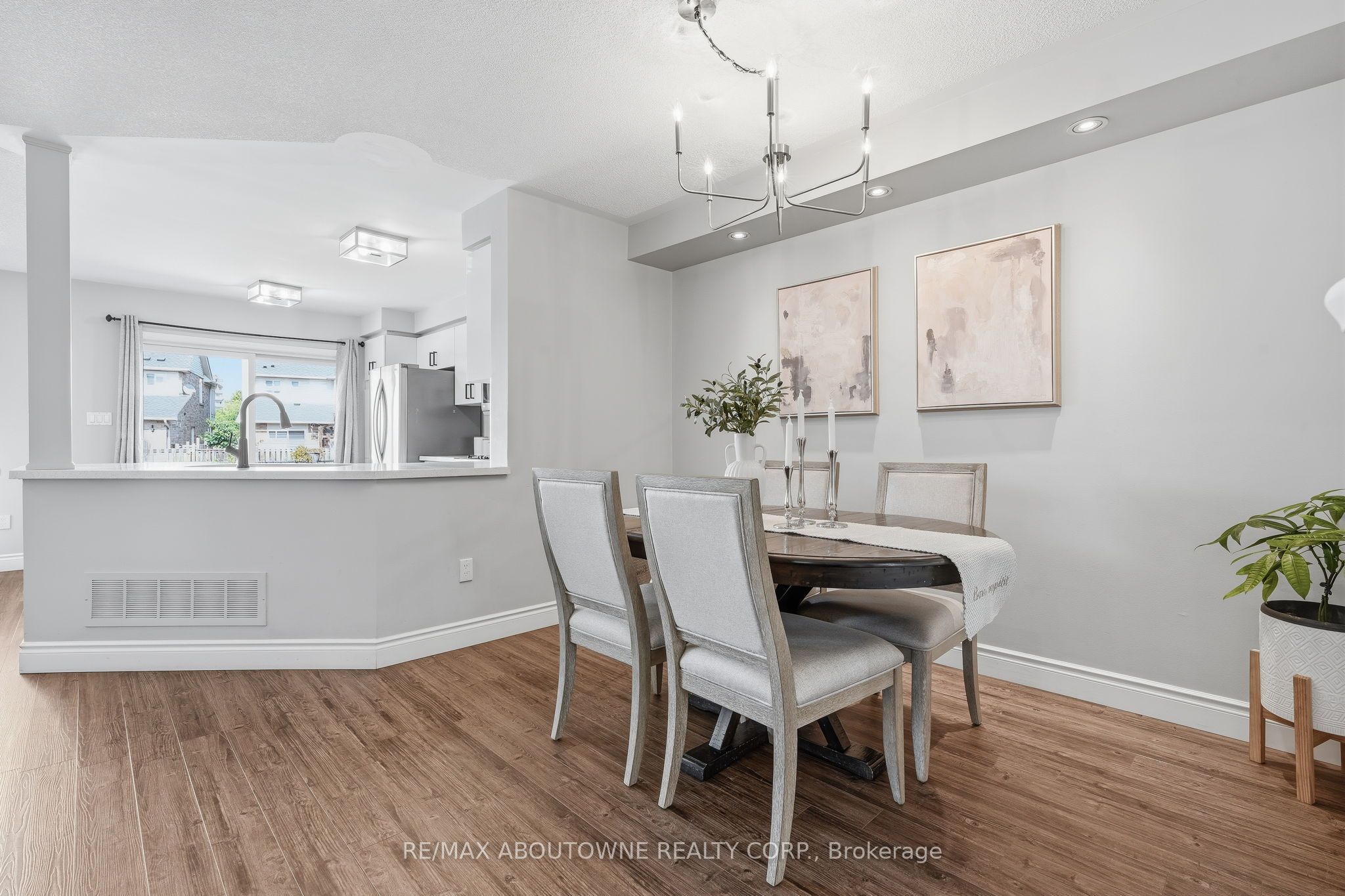 2469 Springforest Drive, Oakville ‣ W13716872 2469 Springforest Drive, Oakville ‣ W13716872