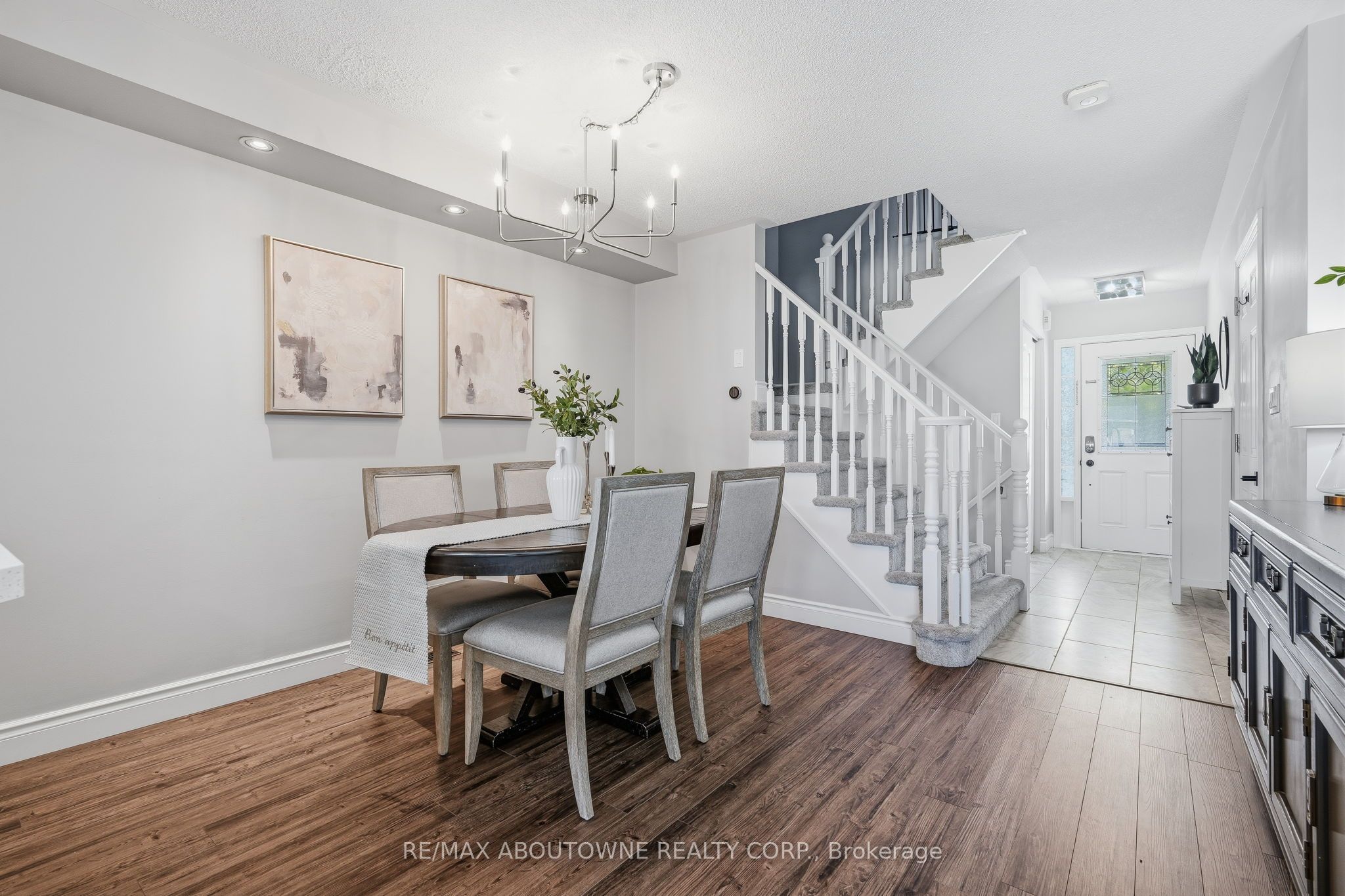 2469 Springforest Drive, Oakville ‣ W13716872 2469 Springforest Drive, Oakville ‣ W13716872