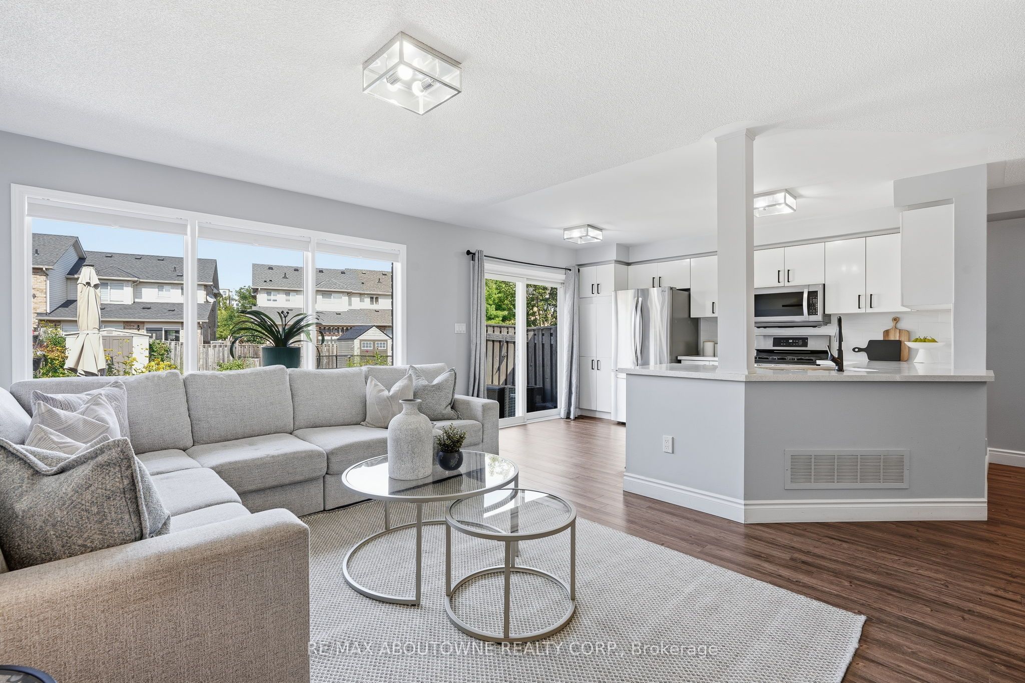 2469 Springforest Drive, Oakville ‣ W13716872 2469 Springforest Drive, Oakville ‣ W13716872