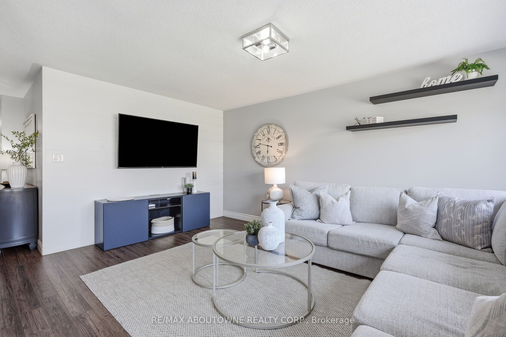 2469 Springforest Drive, Oakville ‣ W13716872 2469 Springforest Drive, Oakville ‣ W13716872
