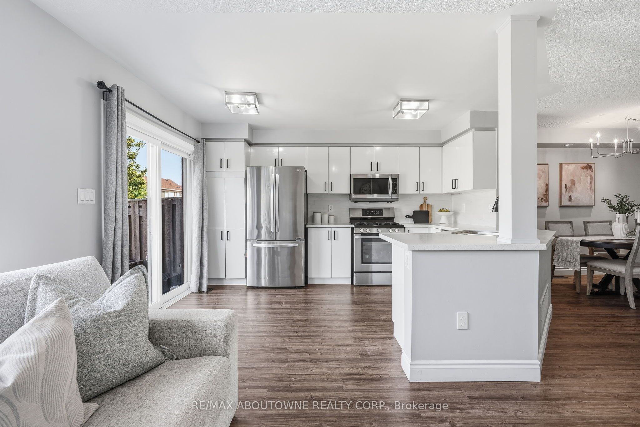 2469 Springforest Drive, Oakville ‣ W13716872 2469 Springforest Drive, Oakville ‣ W13716872