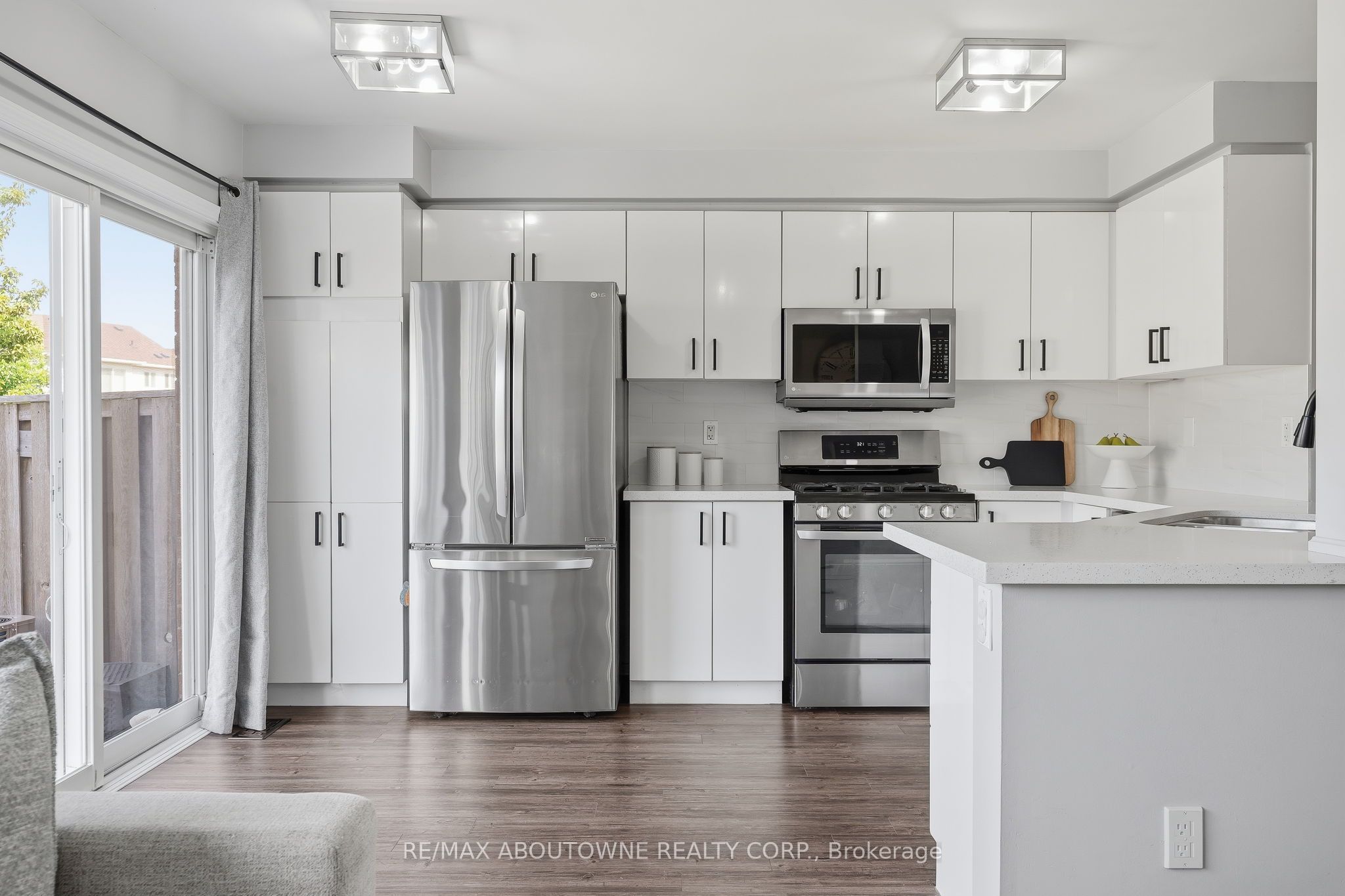 2469 Springforest Drive, Oakville ‣ W13716872 2469 Springforest Drive, Oakville ‣ W13716872