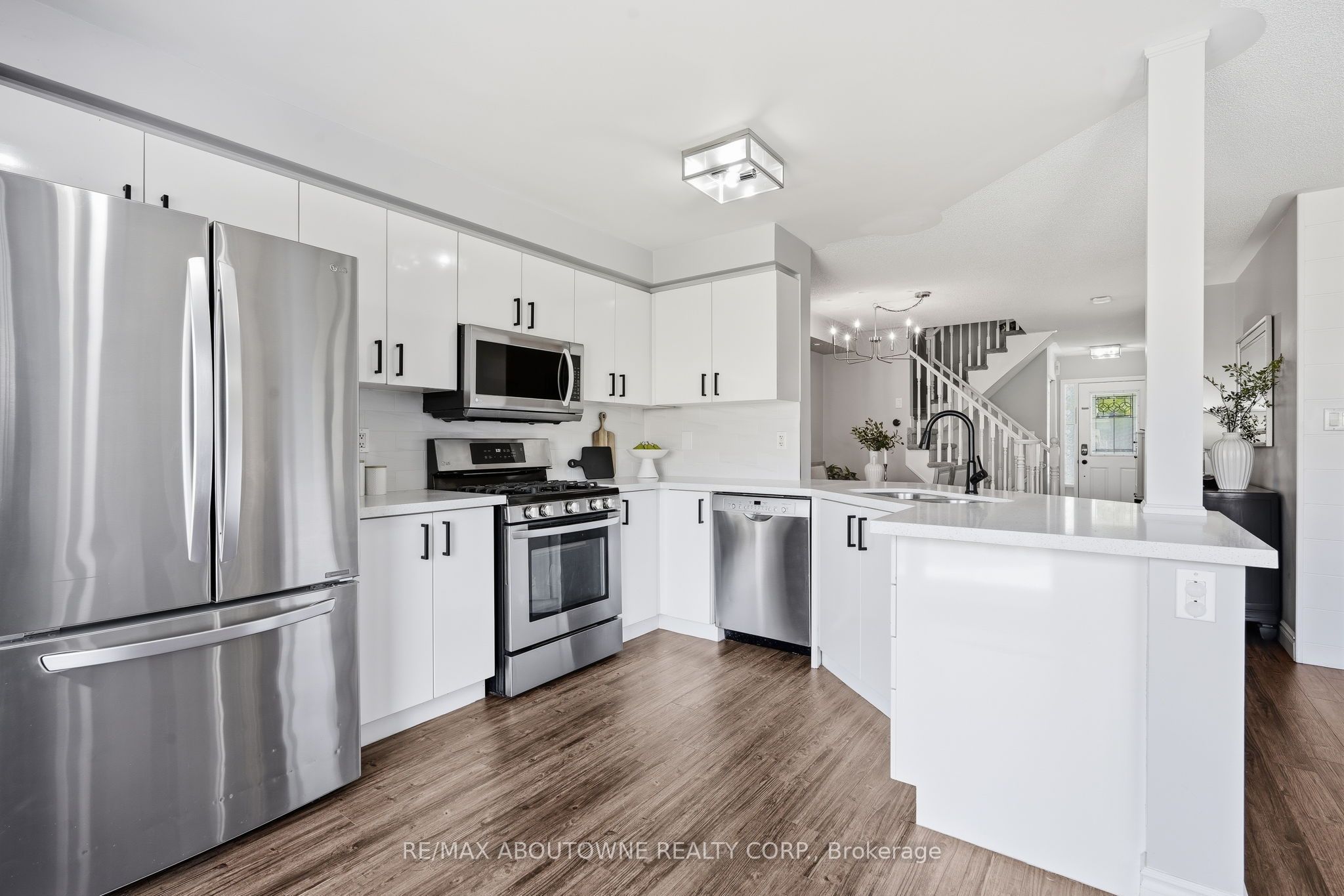 2469 Springforest Drive, Oakville ‣ W13716872 2469 Springforest Drive, Oakville ‣ W13716872