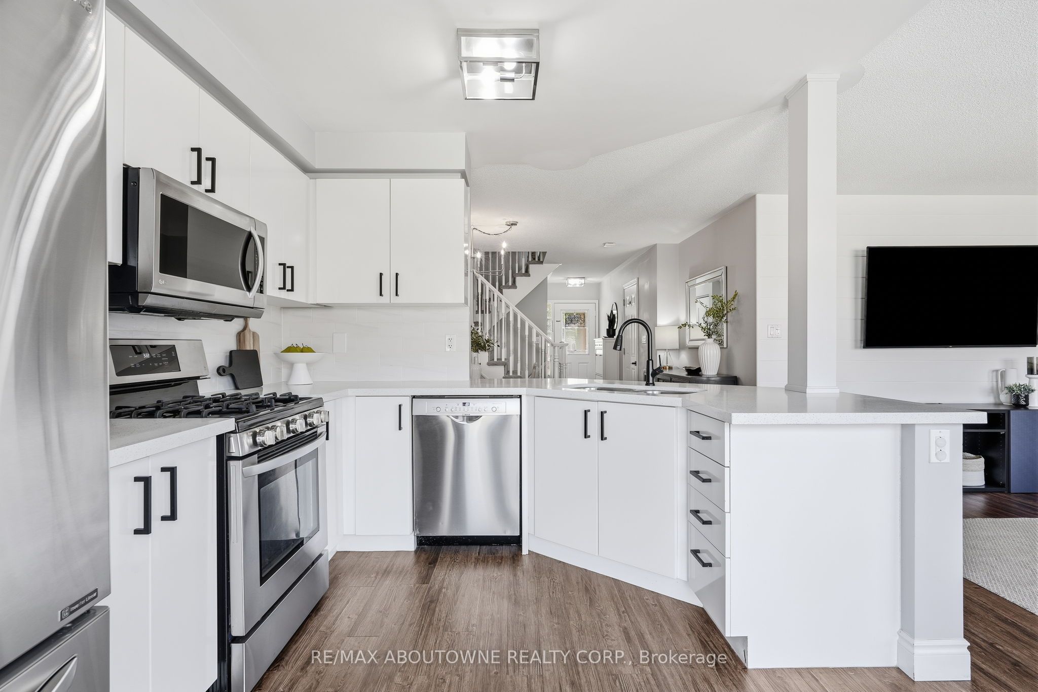 2469 Springforest Drive, Oakville ‣ W13716872 2469 Springforest Drive, Oakville ‣ W13716872