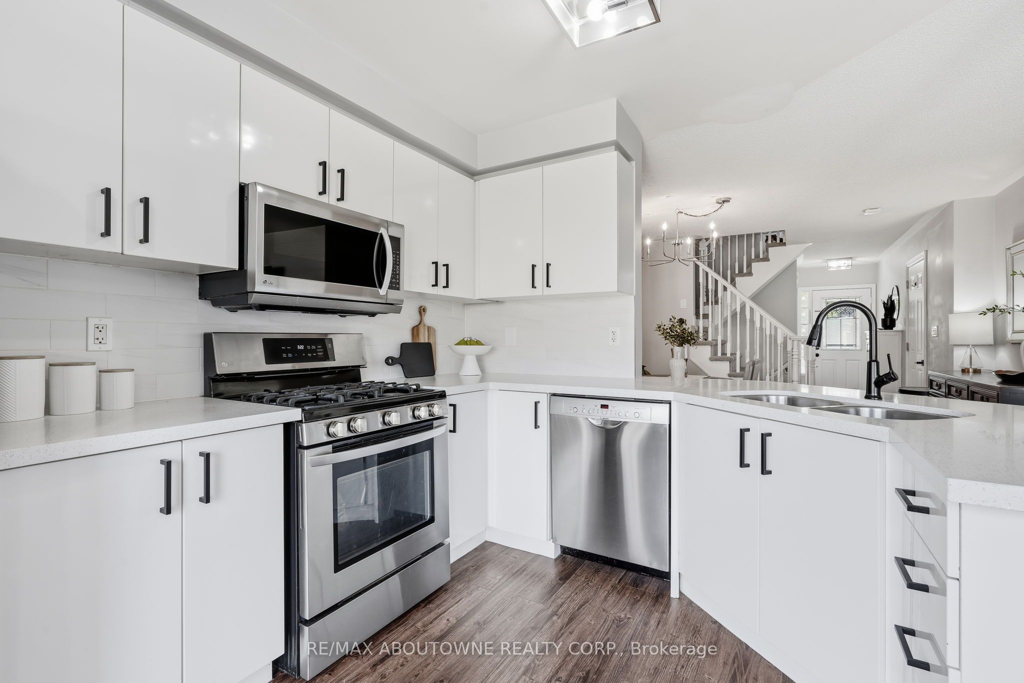 2469 Springforest Drive, Oakville ‣ W13716872 2469 Springforest Drive, Oakville ‣ W13716872