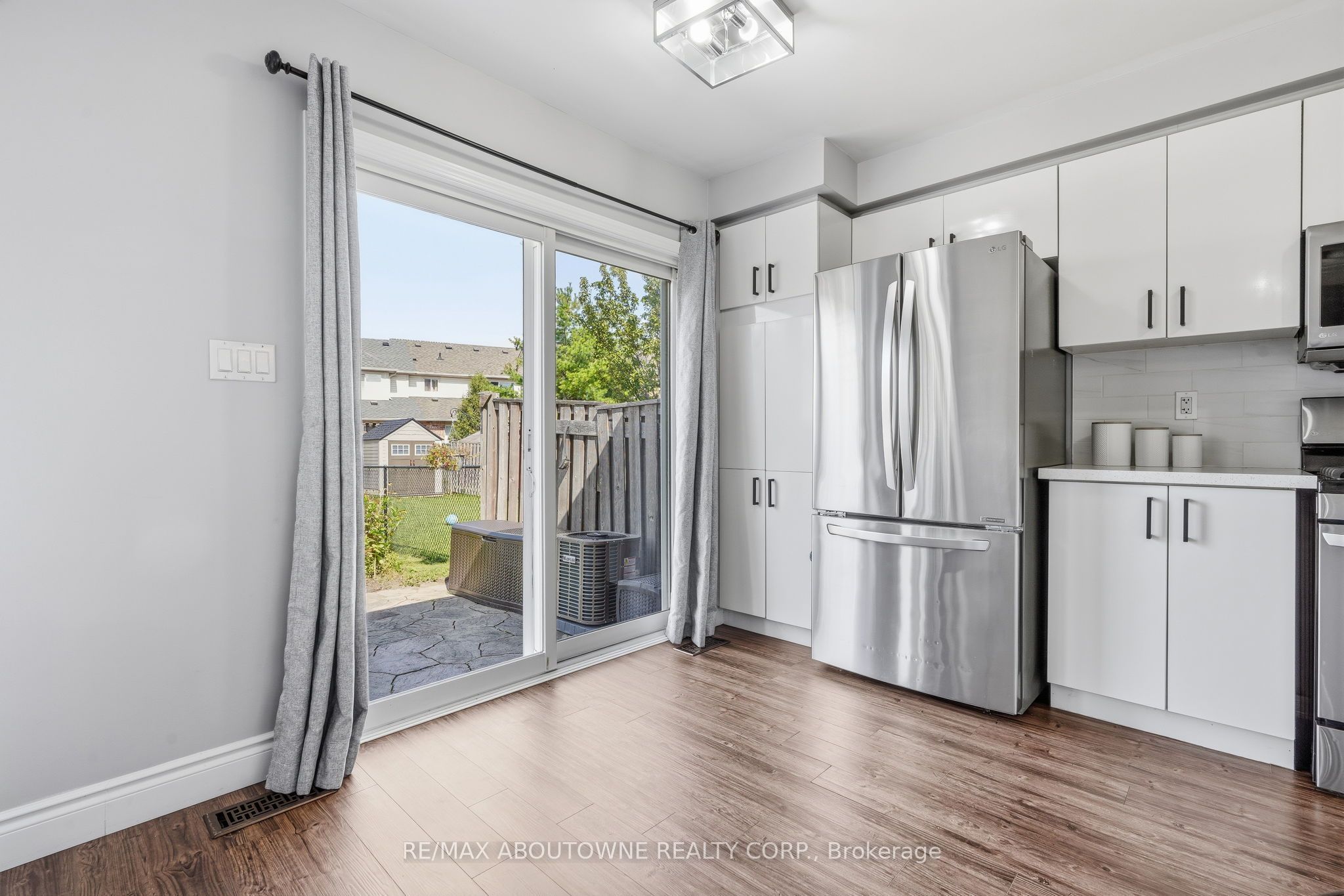 2469 Springforest Drive, Oakville ‣ W13716872 2469 Springforest Drive, Oakville ‣ W13716872
